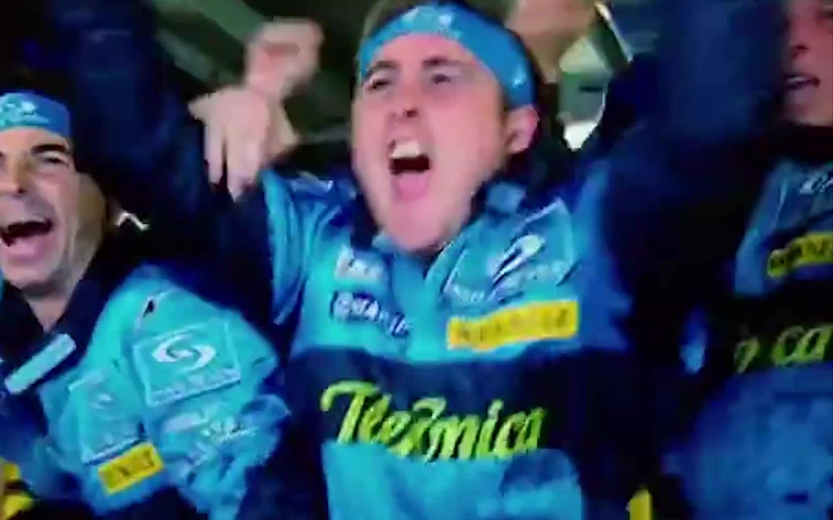 雷诺车队险胜阿斯顿马丁,阿隆索点燃赛场 雷诺车队险胜阿斯顿马丁,阿隆索点燃赛场