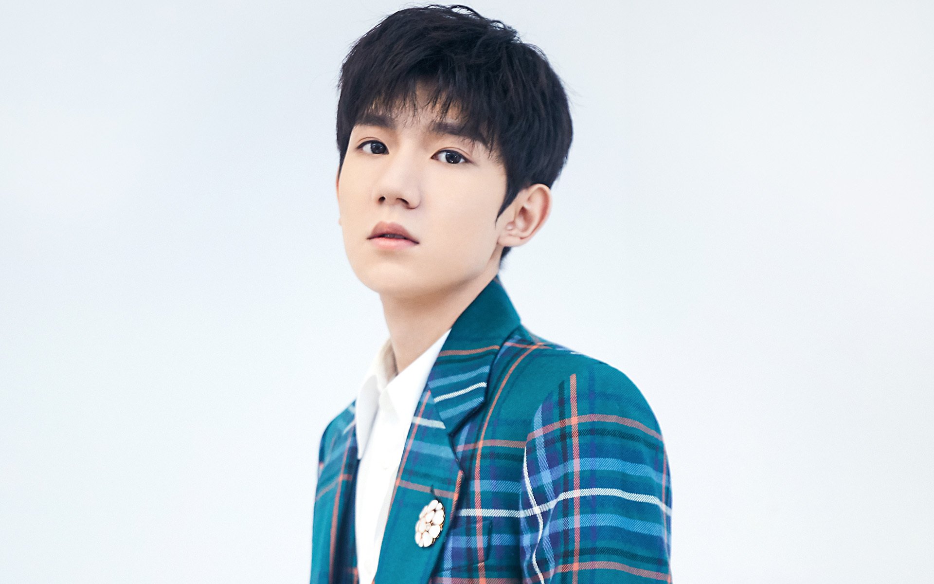 战术铁幕与英雄主义,当广东队体系扼住尼克斯咽喉,德罗赞在生死时刻降临