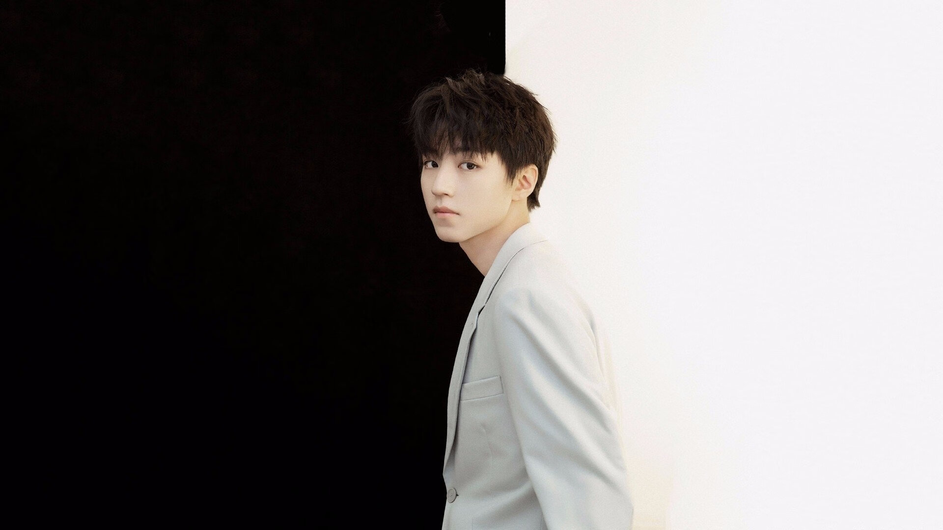 F1新赛季引擎轰鸣之夜，莫兰特以橄榄球的方式撕裂了NBA的防线